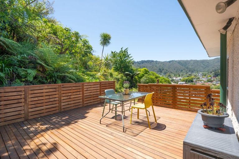 Photo of property in 11 Bogle Grove, Stokes Valley, Lower Hutt, 5019