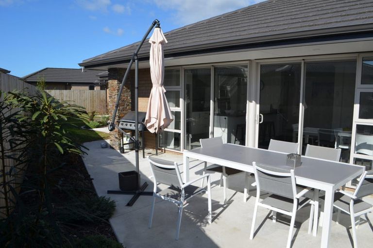 Photo of property in 16 Te Kio Crescent, Papamoa Beach, Papamoa, 3118
