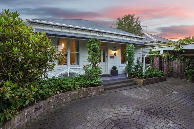 Photo of property in 96 Holly Road, St Albans, Christchurch, 8014