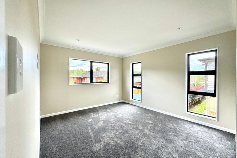 Photo of property in 8b Kelvyn Grove, Hillpark, Auckland, 2102