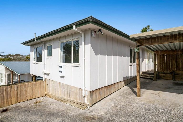 Photo of property in 2/44 Lysander Crescent, Beach Haven, Auckland, 0626