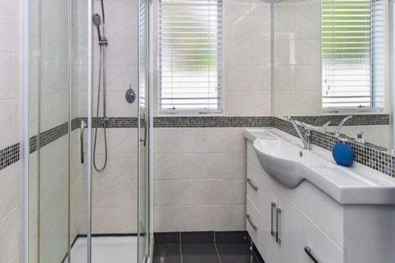 Photo of property in 2b Cliff Road, Papakura, 2110