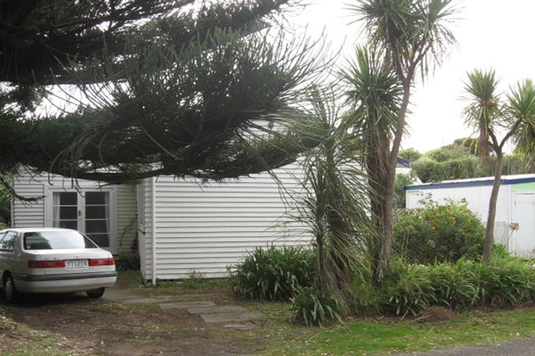 Photo of property in 1 Whareroa Road, Raumati South, Paraparaumu, 5032