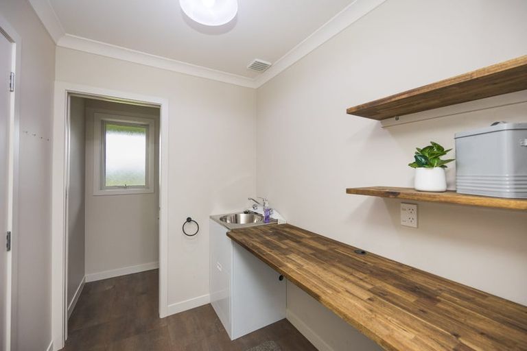 Photo of property in 75 Reid Line West, Feilding, 4777