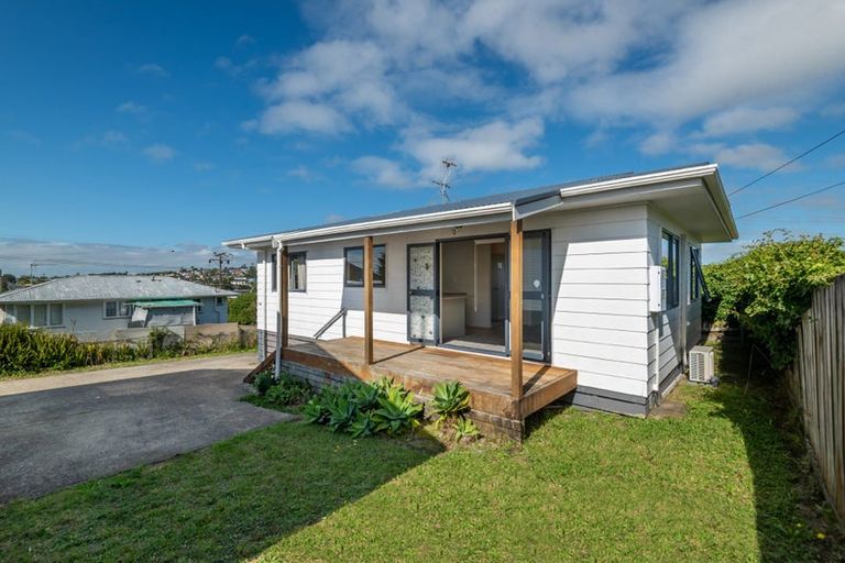 Photo of property in 199 Chivalry Road, Glenfield, Auckland, 0629