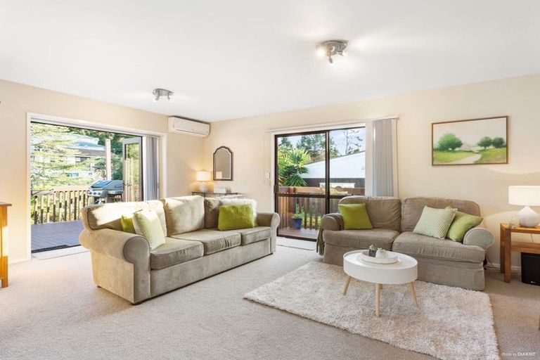 Photo of property in 690a Beach Road, Browns Bay, Auckland, 0630