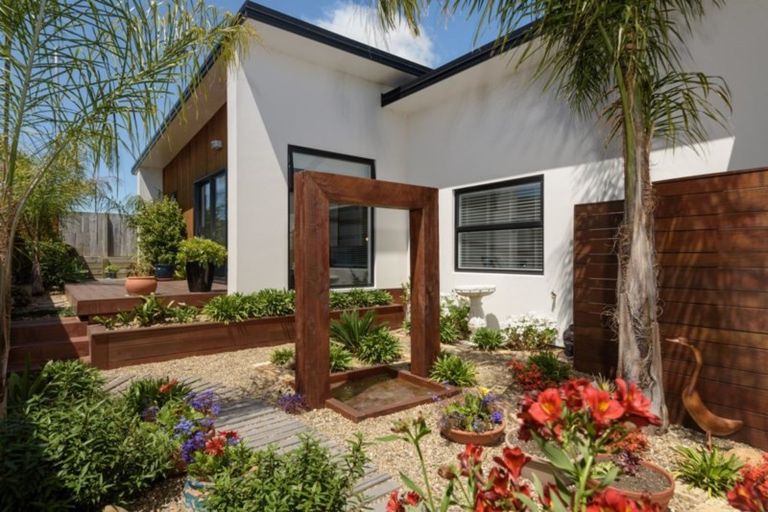 Photo of property in 33 Benmore Crescent, Pyes Pa, Tauranga, 3112