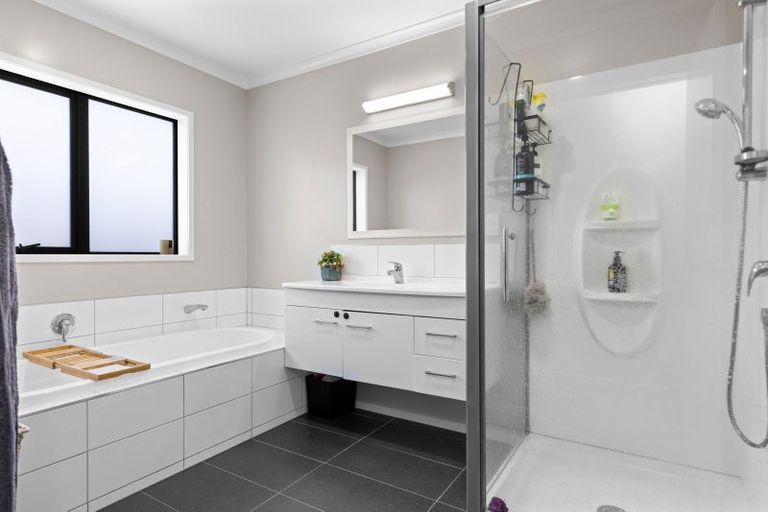 Photo of property in 115 Saint James Drive, Huntington, Hamilton, 3210