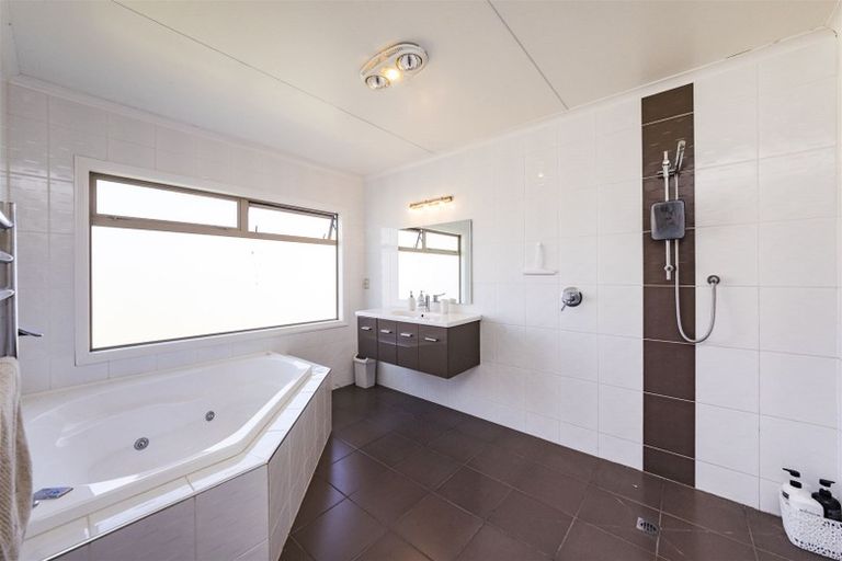 Photo of property in 711 Makerua Road, Tokomaru, Palmerston North, 4474