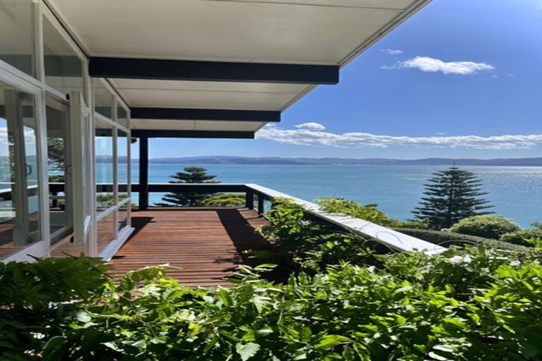 Photo of property in 11 Richmond Road, Mahina Bay, Lower Hutt, 5013