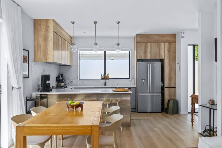 Photo of property in 27d Taipari Road, Te Atatu Peninsula, Auckland, 0610