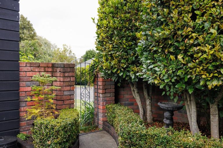 Photo of property in 8 Caccia Birch Lane, Hokowhitu, Palmerston North, 4410