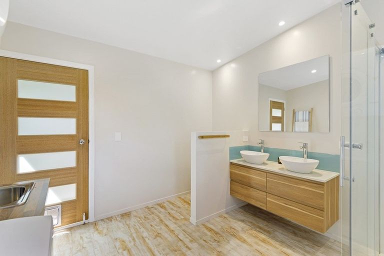 Photo of property in 26 Bayview Crescent, Duvauchelle, 7581