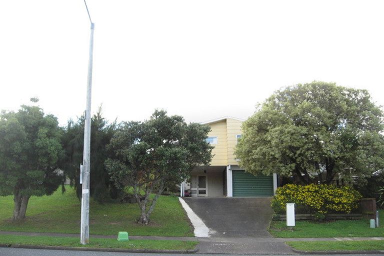 Photo of property in 102 Reeves Road, Pakuranga Heights, Auckland, 2010