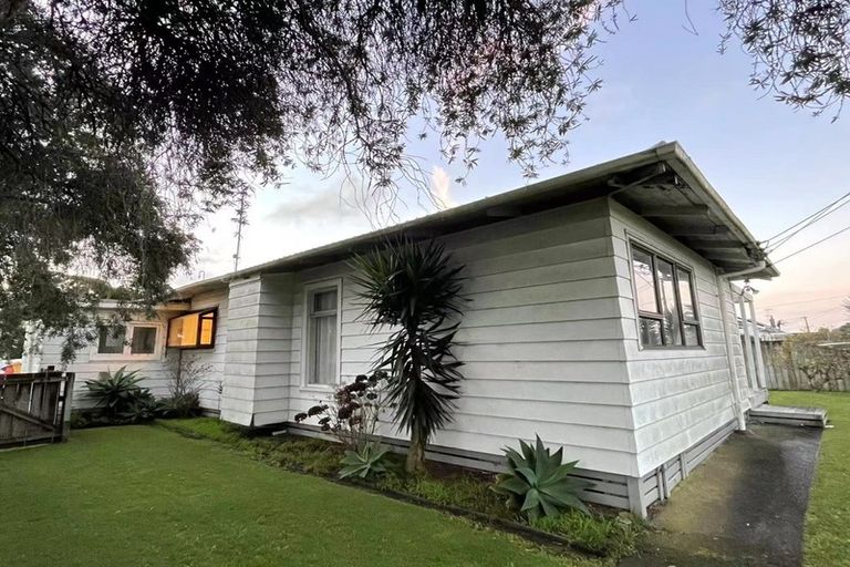 Photo of property in 1/128 Clevedon Road, Papakura, 2110