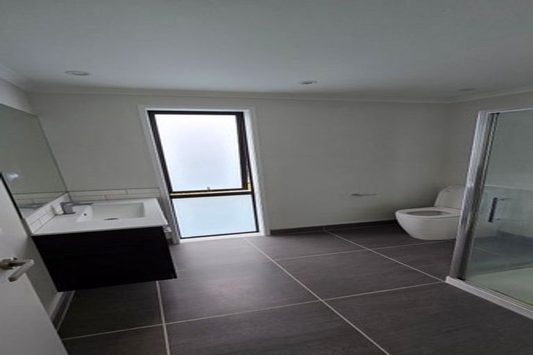 Photo of property in 28 Hobsonville Point Road, Hobsonville, Auckland, 0616