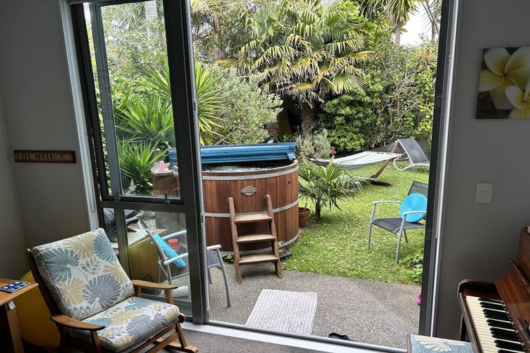 Photo of property in 7 Merani Street, Narrow Neck, Auckland, 0622