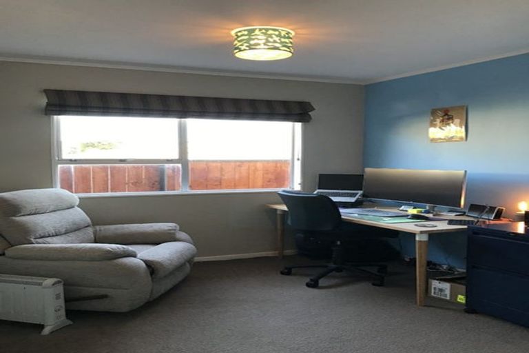 Photo of property in 17a Castle Crescent, Stokes Valley, Lower Hutt, 5019