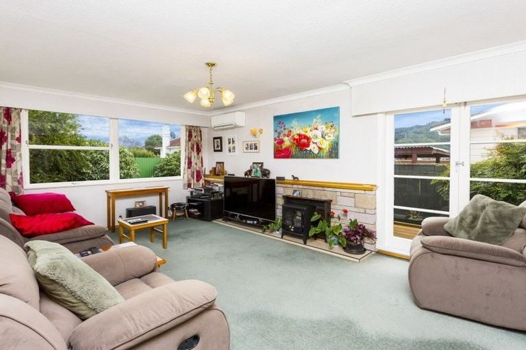 Photo of property in 12a Ebdentown Street, Ebdentown, Upper Hutt, 5018