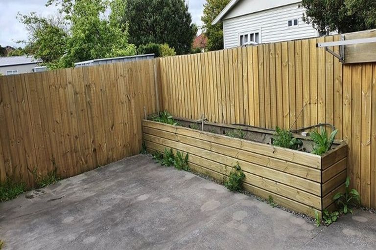 Photo of property in 2/10 Owens Terrace, Upper Riccarton, Christchurch, 8041