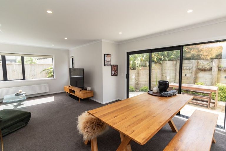 Photo of property in 41 Glanmire Road, Newlands, Wellington, 6037