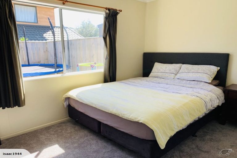 Photo of property in 2/13 Oswald Crescent, Paparangi, Wellington, 6037