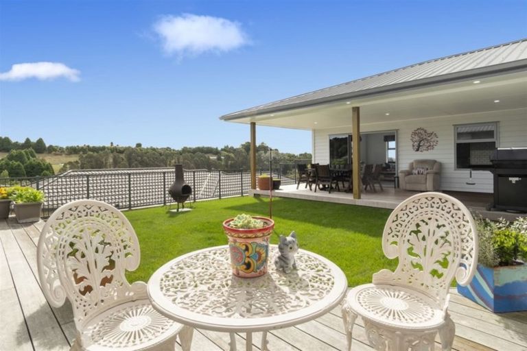 Photo of property in 111 Oteki Park Drive, Welcome Bay, Tauranga, 3112