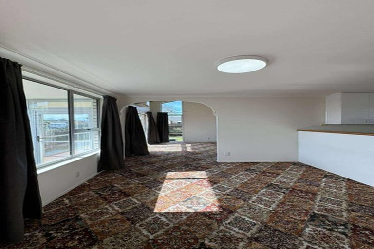 Photo of property in 17 Beeston Place, Redwood, Christchurch, 8051