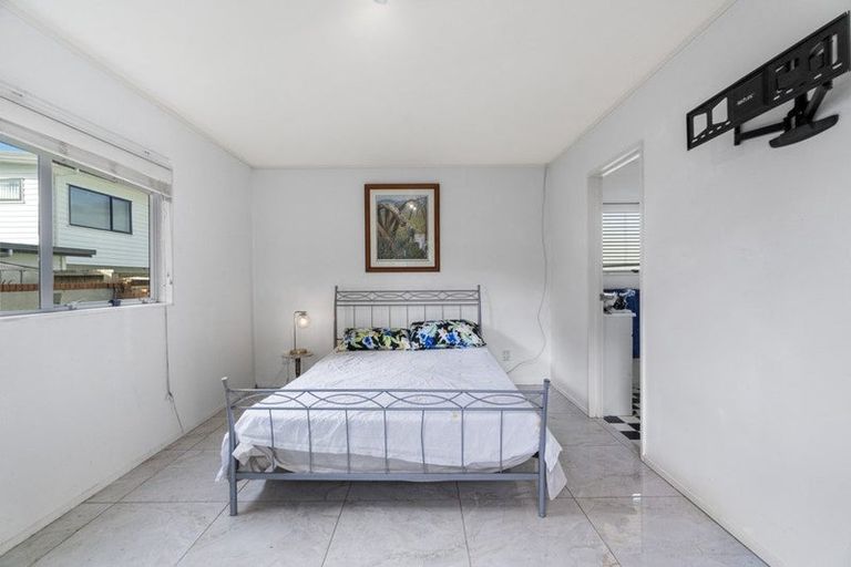 Photo of property in 14a Hinekohu Street, New Lynn, Auckland, 0600