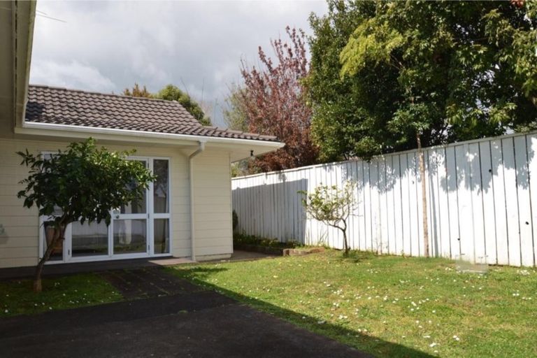 Photo of property in 16 Mirabell Place, Golflands, Auckland, 2013