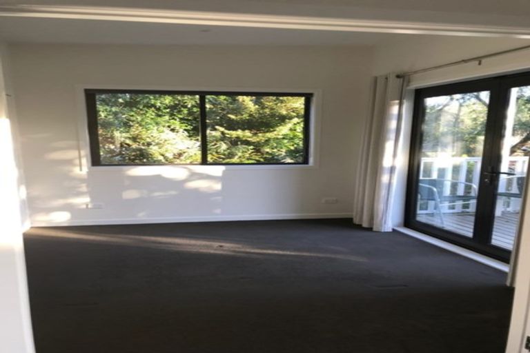 Photo of property in 26 Peter Terrace, Castor Bay, Auckland, 0620