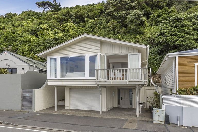 Photo of property in 291 Karaka Bay Road, Karaka Bays, Wellington, 6022