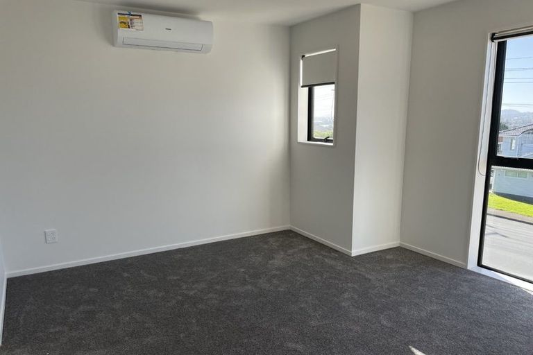 Photo of property in 4d Hepburn Road, Glendene, Auckland, 0602