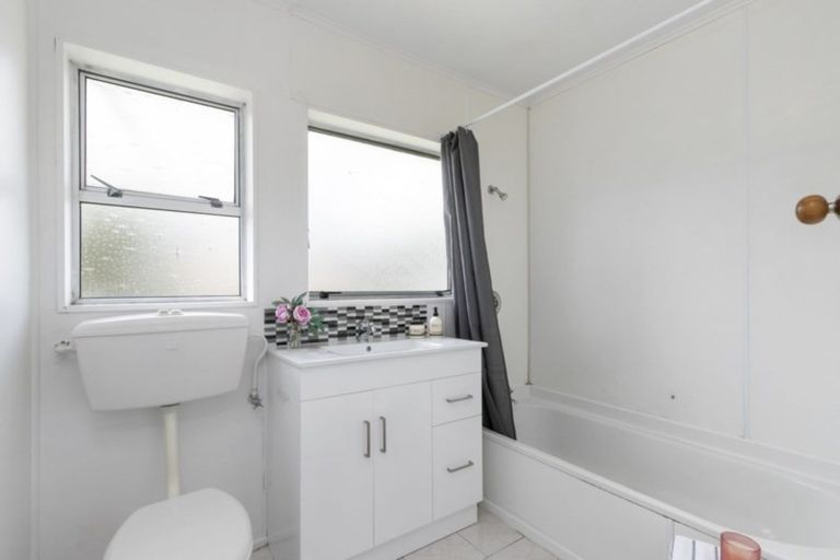 Photo of property in 4 Bexley Grove, Wainuiomata, Lower Hutt, 5014