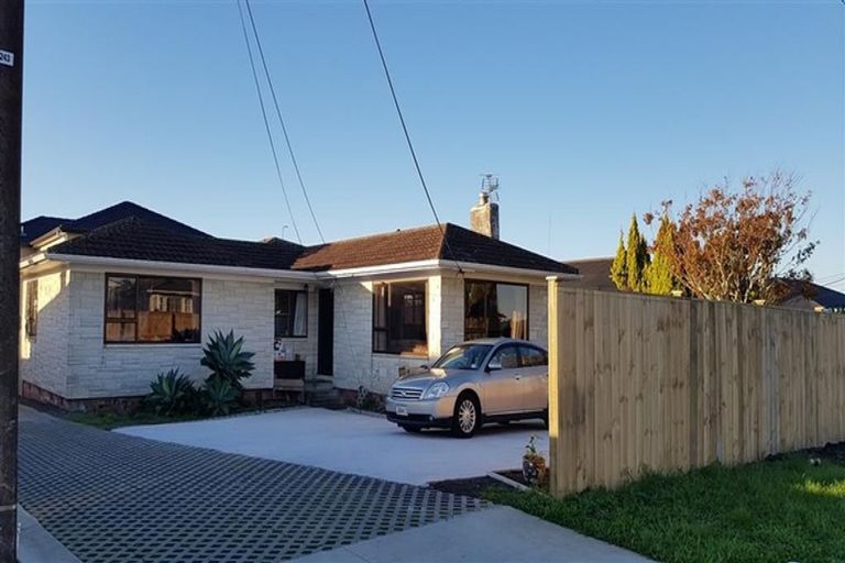 Photo of property in 36 Woodford Avenue, Henderson, Auckland, 0610