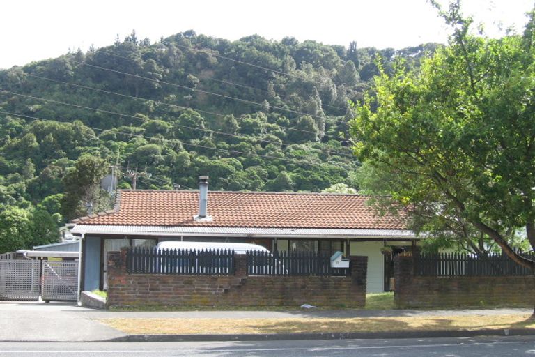 Photo of property in 77 Gemstone Drive, Birchville, Upper Hutt, 5018
