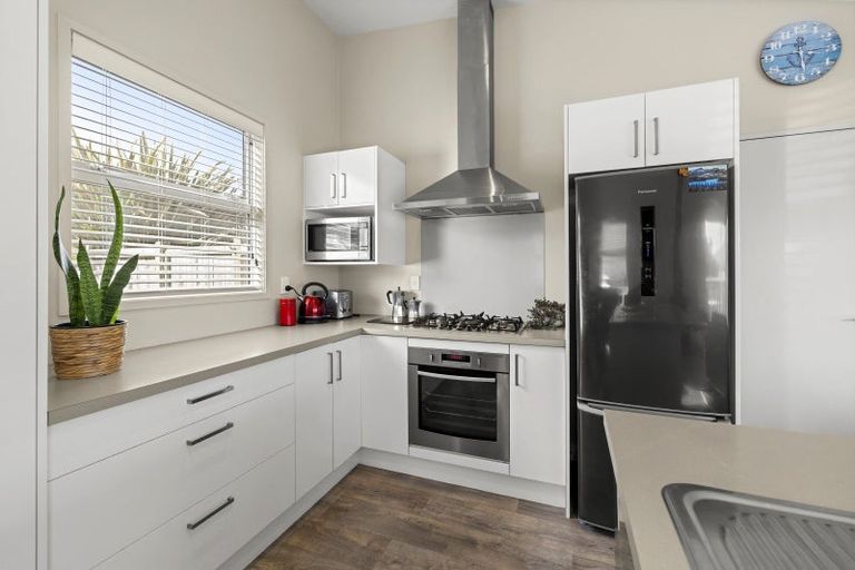 Photo of property in 25 Robertson Street, Raglan, 3225