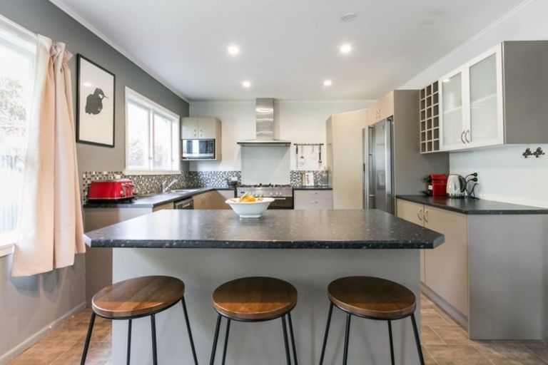 Photo of property in 9 Albert Street, Clive, 4102