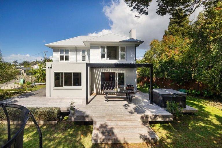 Photo of property in 11 Westbourne Road, Murrays Bay, Auckland, 0630