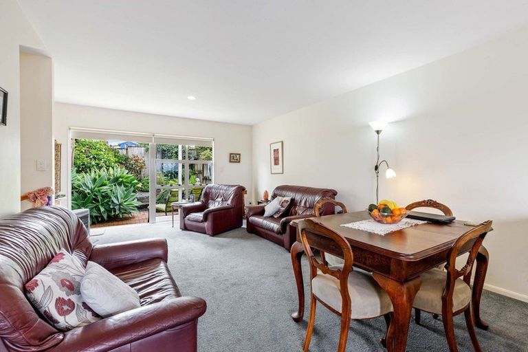 Photo of property in 3/57 Gladstone Road, Northcote, Auckland, 0627