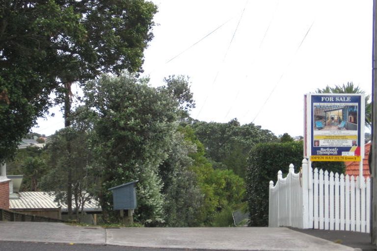 Photo of property in 155 Hinemoa Street, Birkenhead, Auckland, 0626