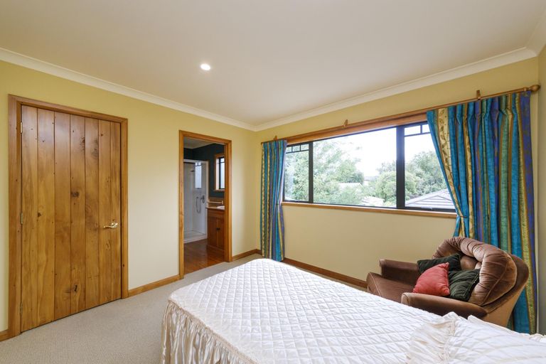 Photo of property in 44 Ruamahanga Crescent, Terrace End, Palmerston North, 4410