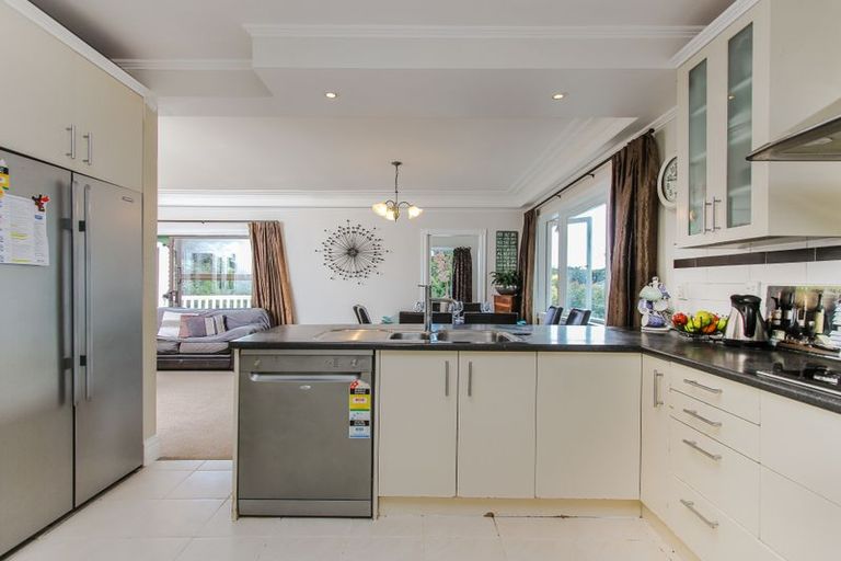 Photo of property in 331 Titirangi Road, Titirangi, Auckland, 0604