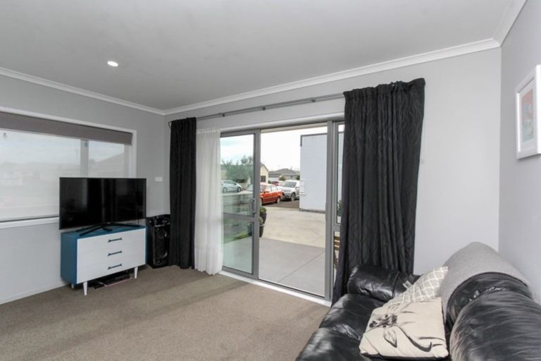 Photo of property in 1/6 Warre Street, Waitara, 4320