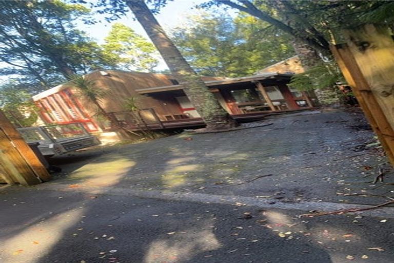 Photo of property in 52 Park Hill Road, Birkenhead, Auckland, 0626