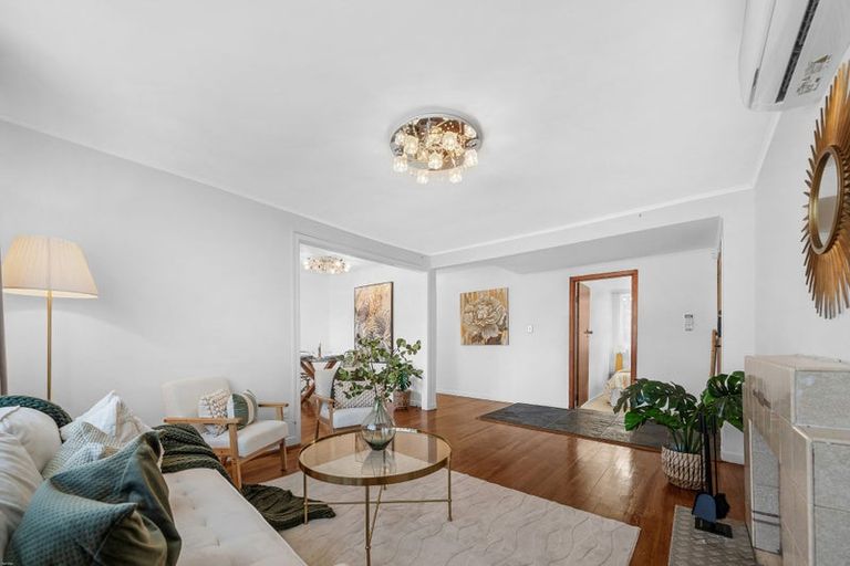 Photo of property in 71 Larnoch Road, Henderson, Auckland, 0610