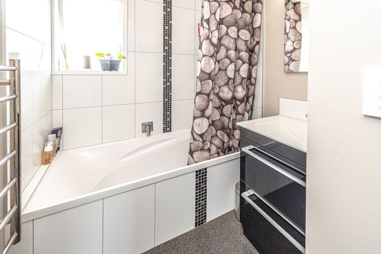 Photo of property in 181a Bridge Street, Bulls, 4818