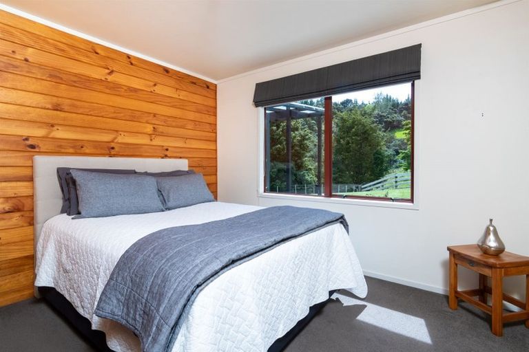 Photo of property in 43 Pinetone Road, Kumeu, 0892