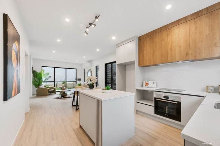 Photo of property in 106d Taikata Road, Te Atatu Peninsula, Auckland, 0610