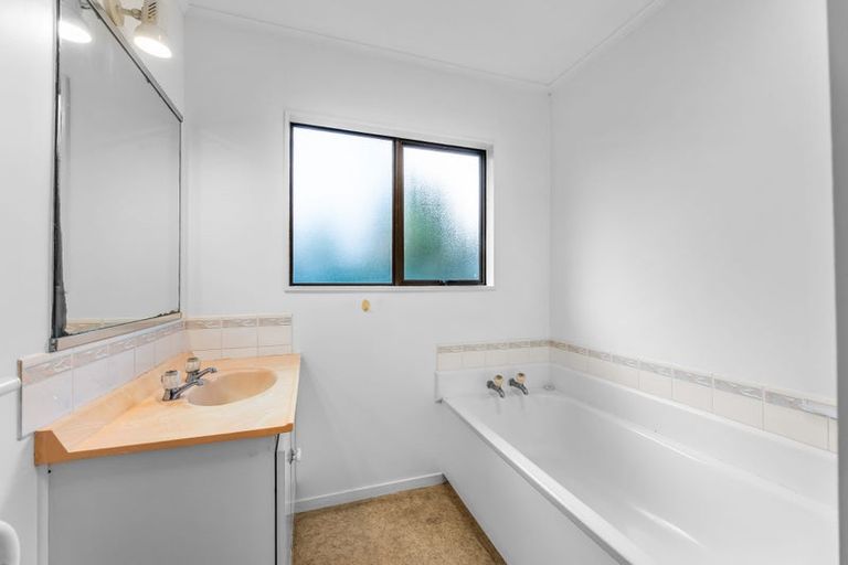Photo of property in 1 Stella Drive, Clarks Beach, 2122